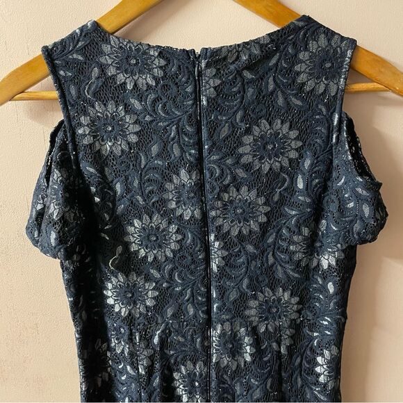 Enfocus Studio Navy Lacey Floral Metallic Cold-Shoulder Maxi Dress Size 4 GUC - Picture 7 of 11